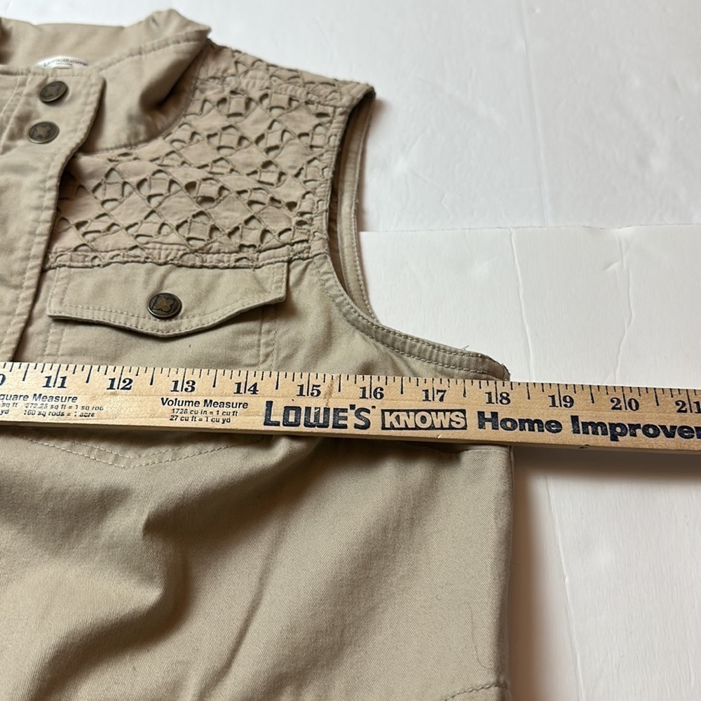Liz Claiborne utility vest with a tie waist and snap closure - Picture 8 of 11